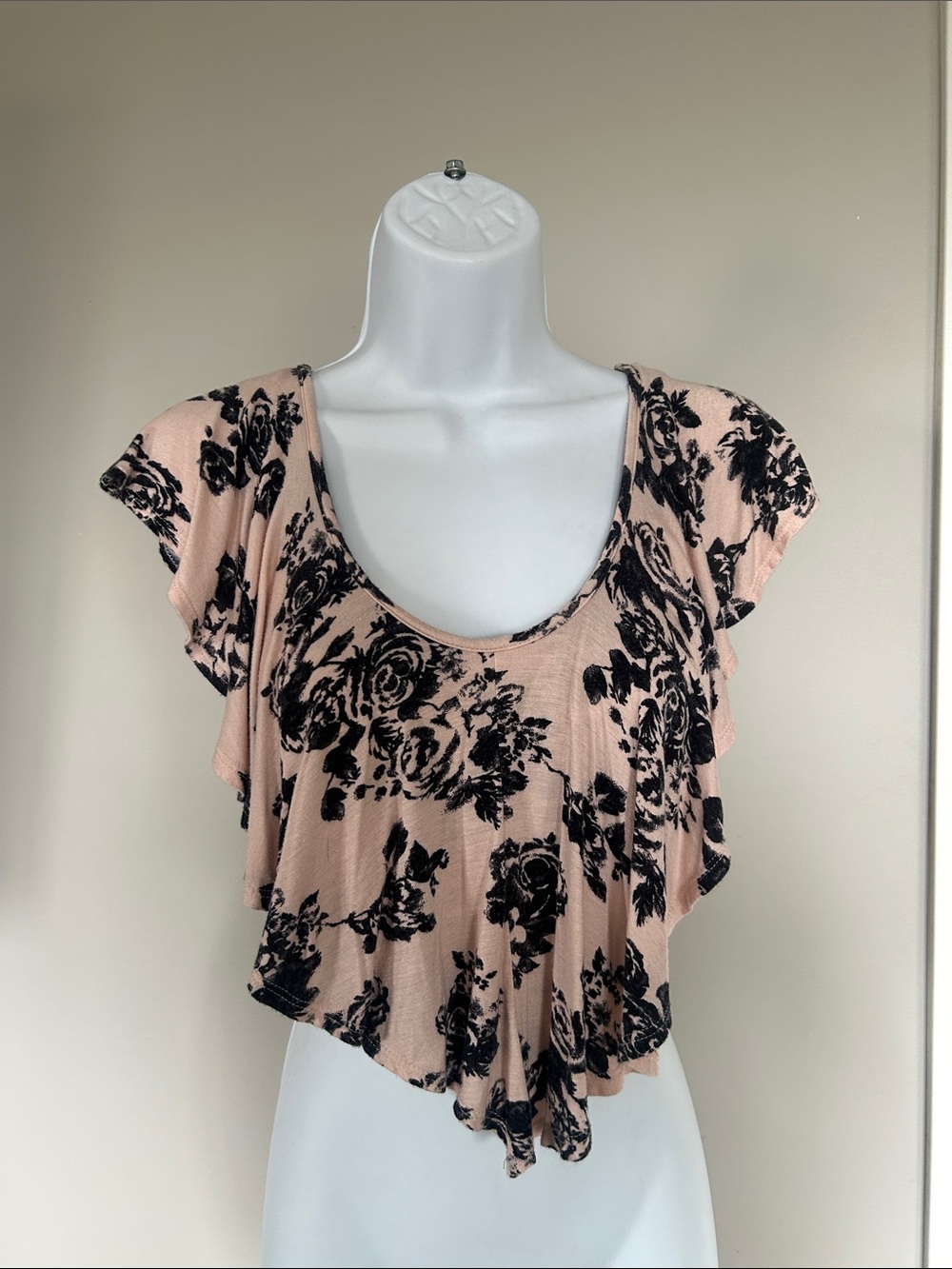 (3 for $15) Women’s Pink Floral Scoop Neck Flutter Sleeve Top